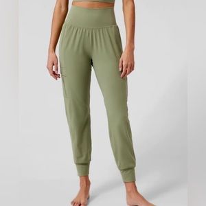 ATHLETA Salutation Cargo Jogger Size S | NWT